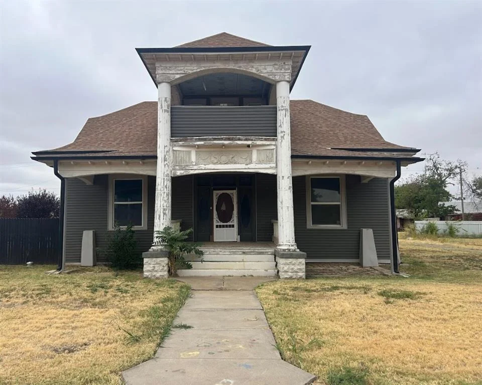 Unit for sale at 401 W 7th Street, Quanah, TX 79252