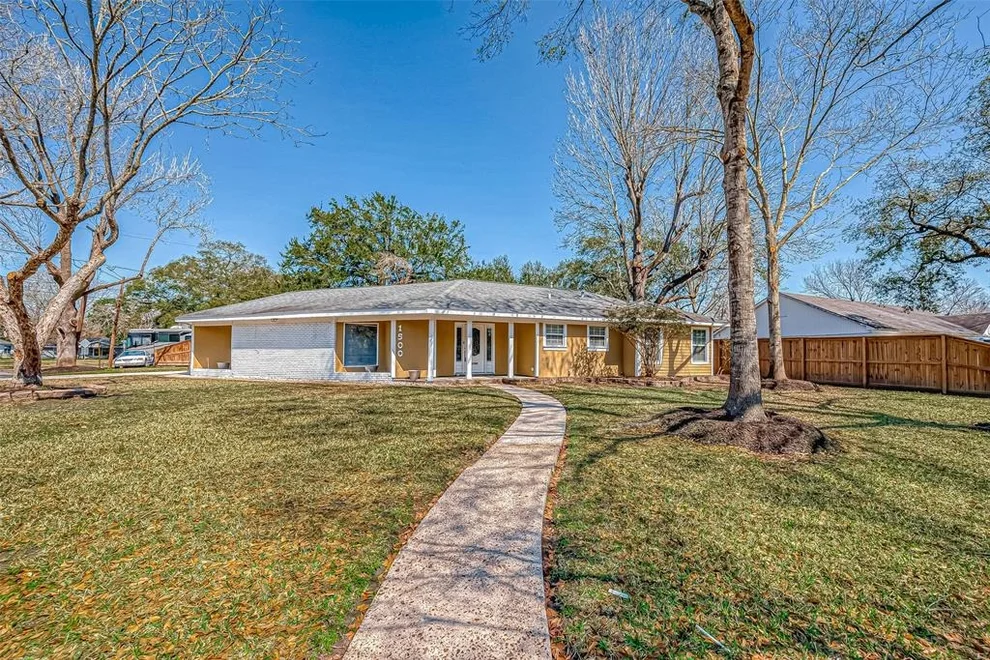 Unit for sale at 1500 Woodlawn Street, Baytown, TX 77520