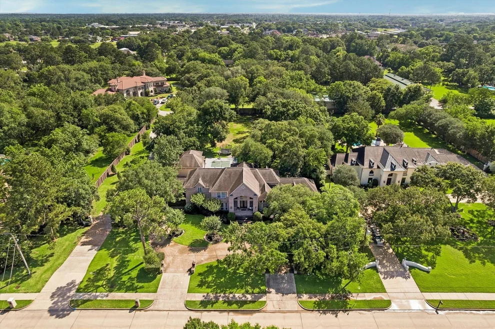 Unit for sale at 109 Sunset Drive, Friendswood, TX 77546