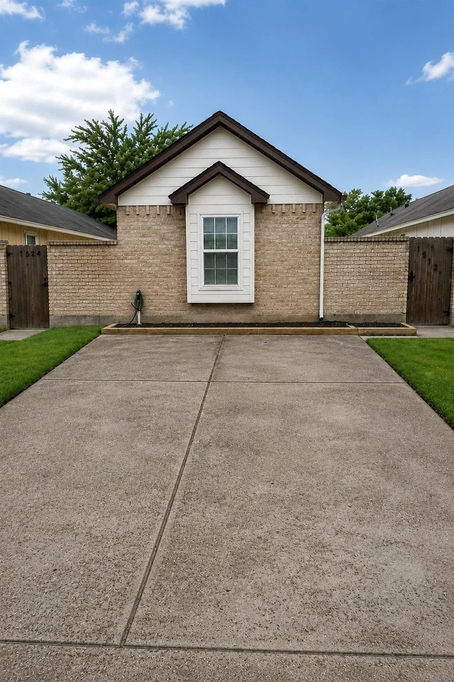 Unit for sale at 1512 Ammons Street, South Houston, TX 77587