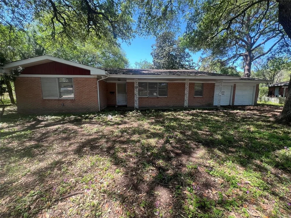 Unit for sale at 105 Longridge Drive, La Marque, TX 77568
