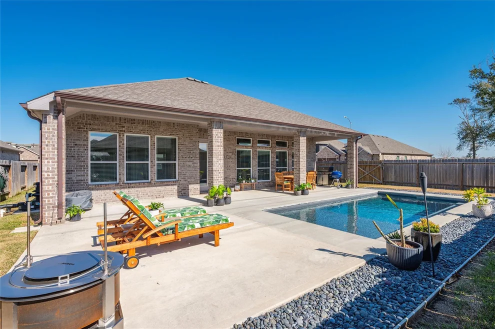 Unit for sale at 1515 Lake Mija Circle, Seabrook, TX 77586