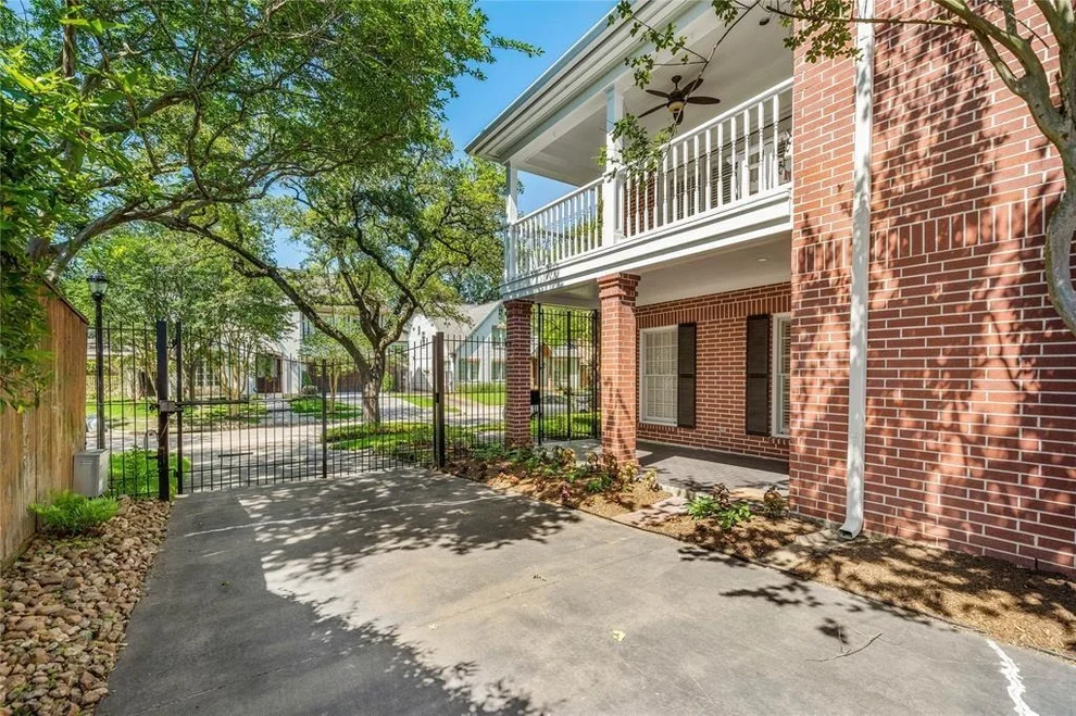 Unit for sale at 2915 Quenby Avenue, West University Place, TX 77005