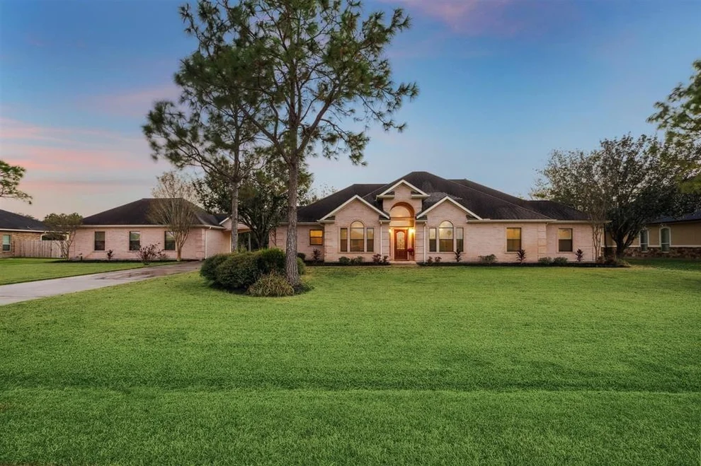 Unit for sale at 327 Lago Circle Drive N, Santa Fe, TX 77517
