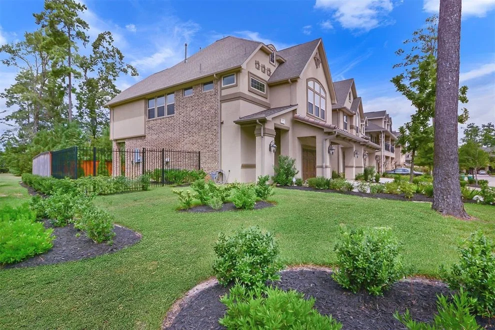 Unit for sale at 7 Dylan Branch Drive, Tomball, TX 77375