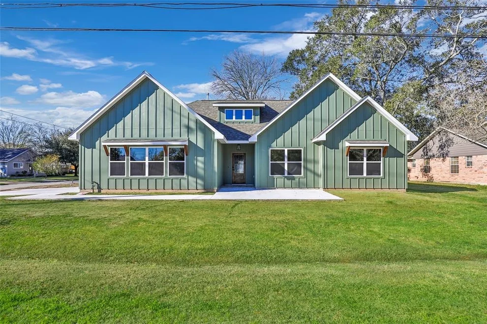 Unit for sale at 100 E Young Street, Dayton, TX 77535