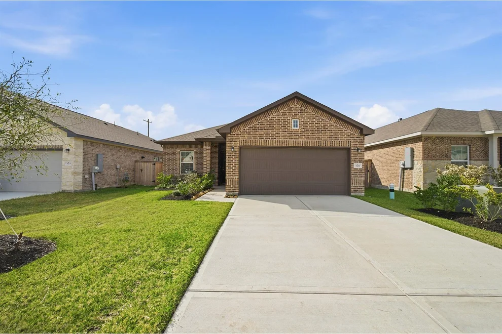 Unit for sale at 3527 Prairie Rose Trail, Angleton, TX 77515