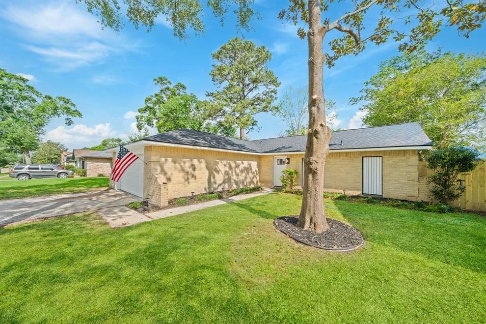Unit for sale at 11115 Maple Rock Drive, Humble, TX 77396