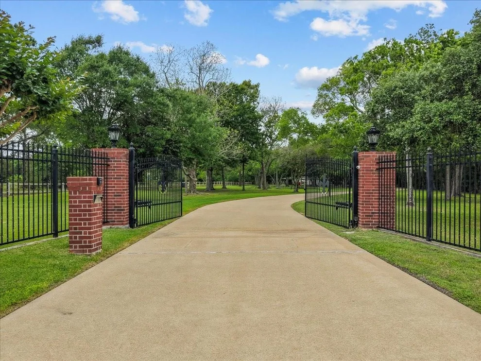 Unit for sale at 1252 Briar Creek Drive, Friendswood, TX 77546