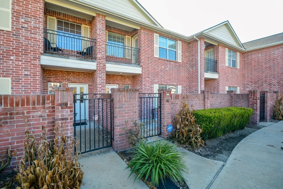Unit for sale at 2865 Westhollow Dr, Houston, TX 77082