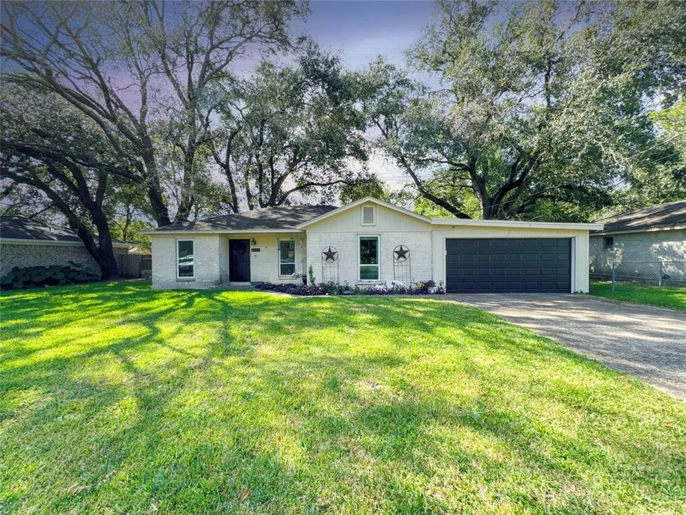 Unit for sale at 4032 Avenue O, Santa Fe, TX 77510