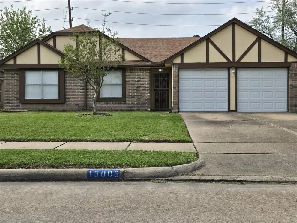 Unit for sale at 13006 Kingsmill Drive, Sugar Land, TX 77478