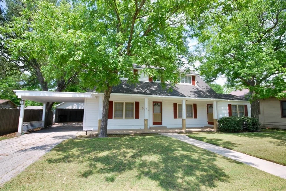 Unit for sale at 304 W Kerr Street, Moulton, TX 77975