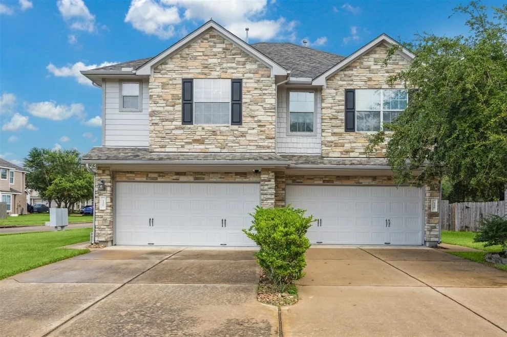 Unit for sale at 332 Brandy Ridge Lane, Dickinson, TX 77539