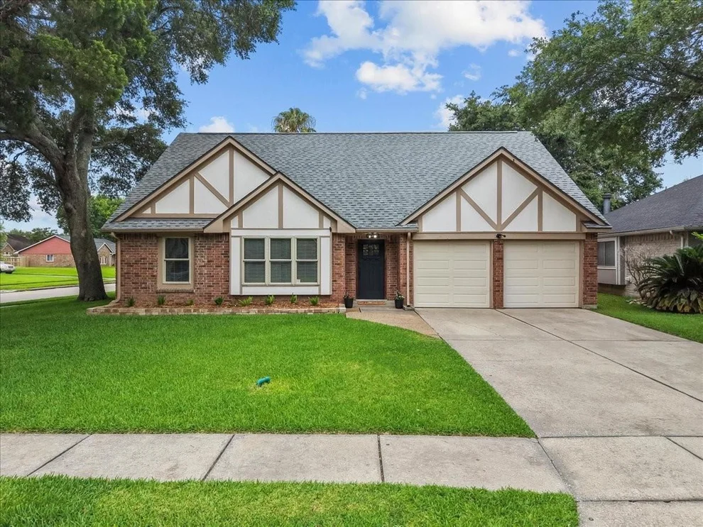 Unit for sale at 423 Starborrough Drive, League City, TX 77573