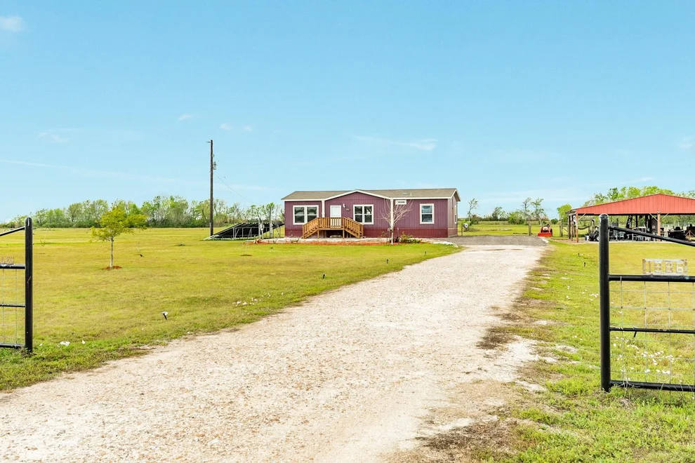 Unit for sale at 1886 County Road 212, Angleton, TX 77515