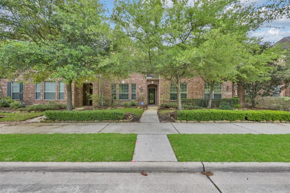 Unit for sale at 133 E Montfair Boulevard, The Woodlands, TX 77382