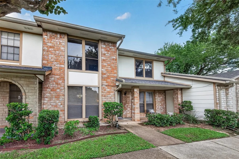 Unit for sale at 48 T Huxley Lane, Missouri City, TX 77459