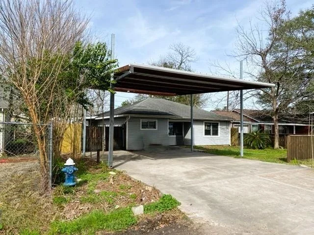 Unit for sale at 125 W Sunnyside Street, Houston, TX 77076