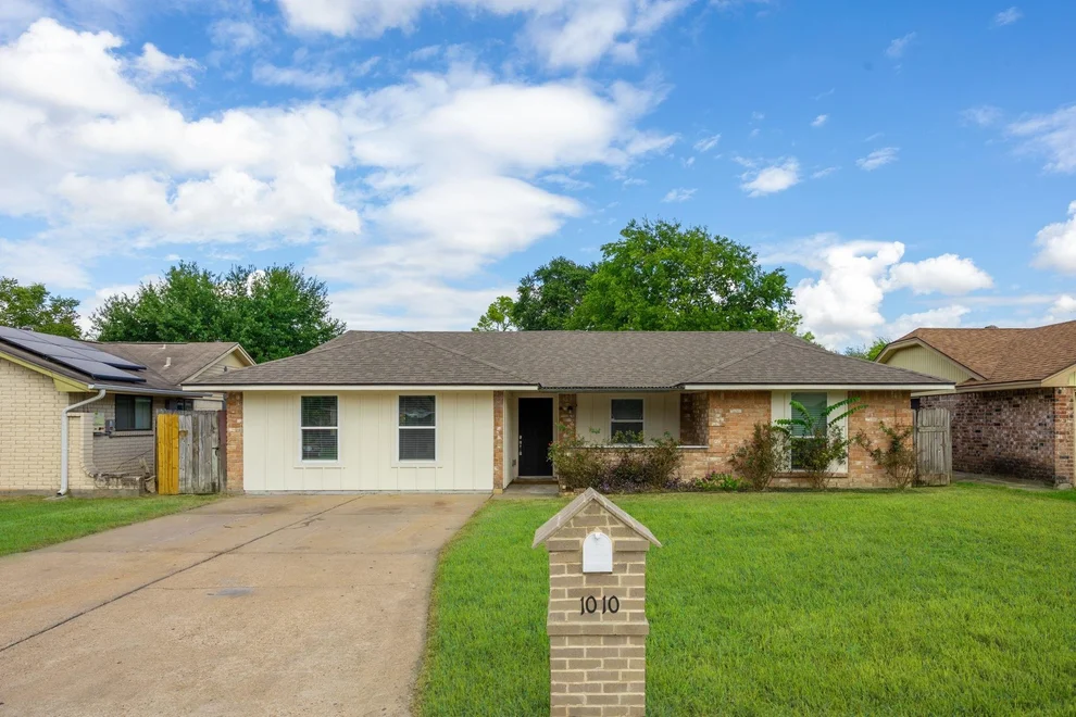 Unit for sale at 1010 Francitas Drive, Houston, TX 77038