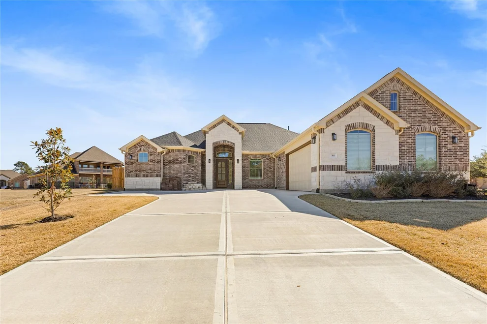 Unit for sale at 311 Bentwood Court, Montgomery, TX 77356