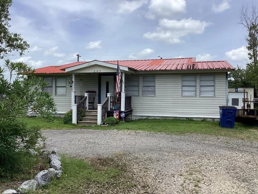Unit for sale at 202 E Freddye Avenue, Kirbyville, TX 75956