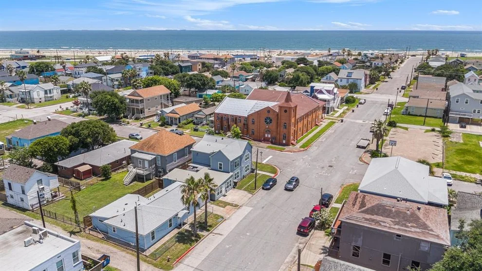 Unit for sale at 1014 11th Street, Galveston, TX 77550