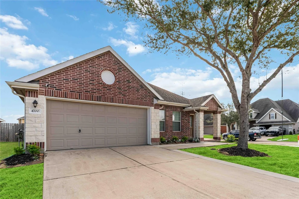 Unit for sale at 4700 Lake Line Court, Alvin, TX 77511