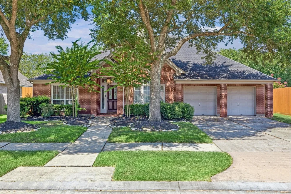 Unit for sale at 3214 Waters Edge Drive, Manvel, TX 77578