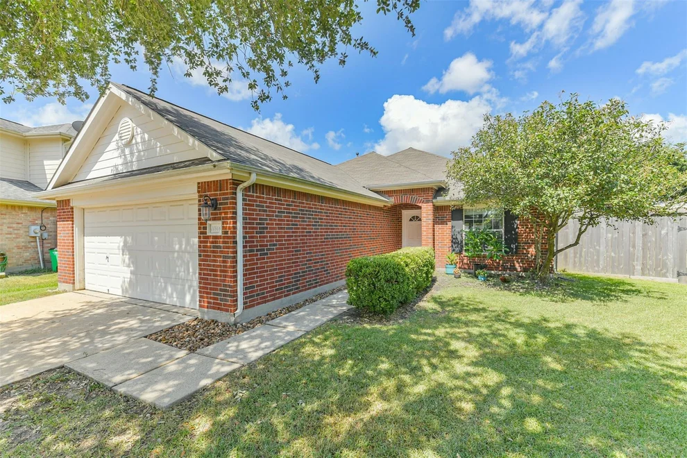 Unit for sale at 11806 Piney Way Lane, Tomball, TX 77375