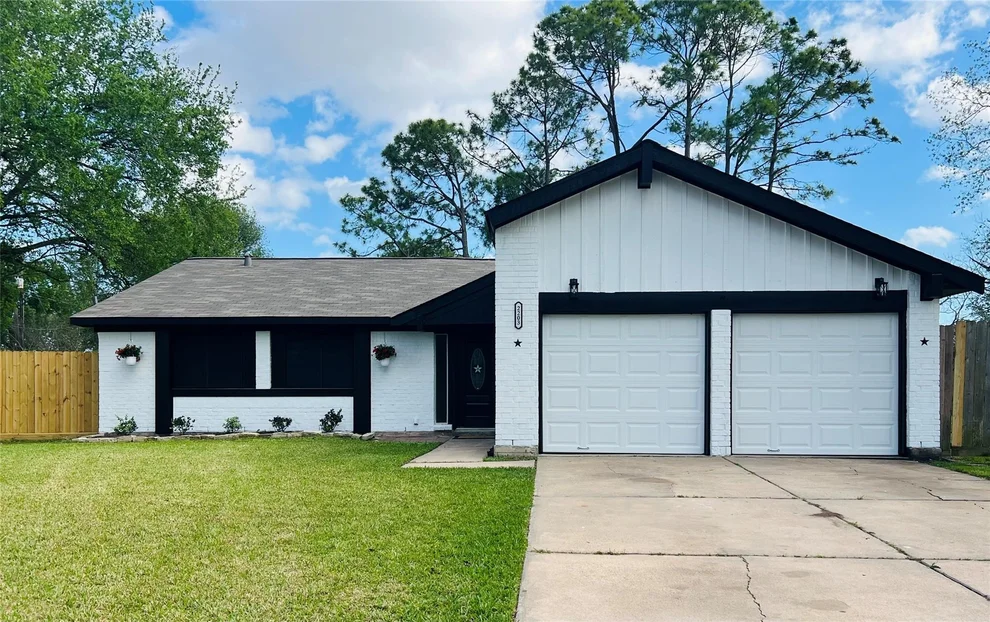 Unit for sale at 2203 Colonial Court S, League City, TX 77573