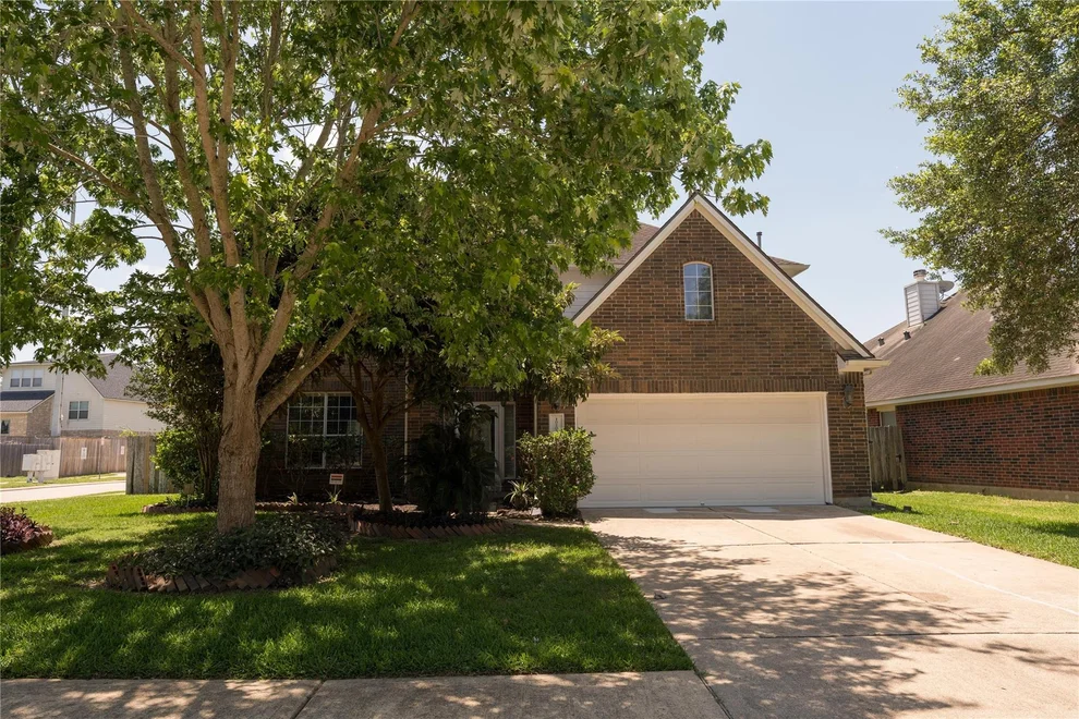 Unit for sale at 10102 Hidden Falls Drive, Pearland, TX 77584
