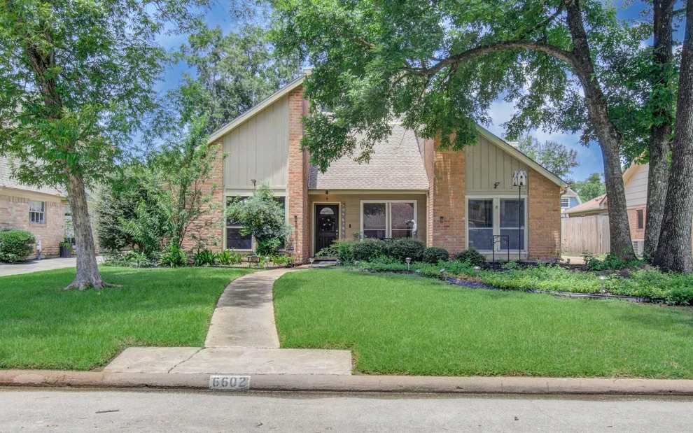 Unit for sale at 6602 Castle Lane Drive, Houston, TX 77066