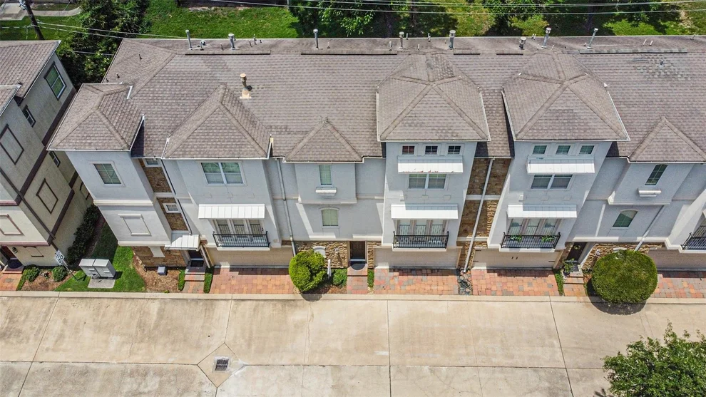 Unit for sale at 8806 Lakeshore Bend Drive, Houston, TX 77080