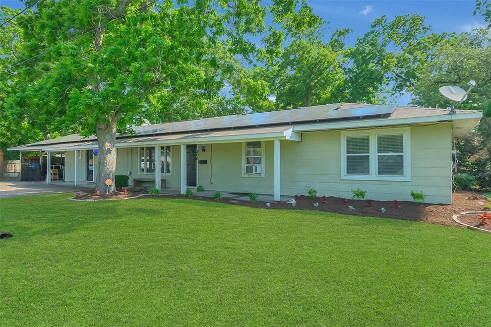 Unit for sale at 300 N Market Street, Louise, TX 77455