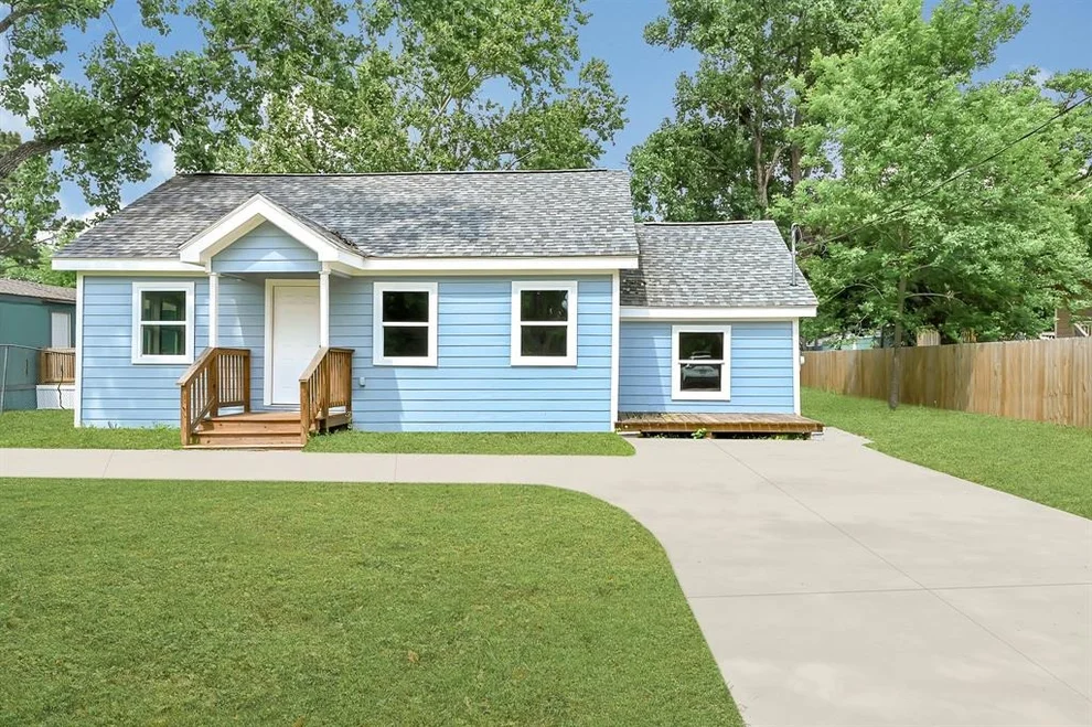 Unit for sale at 2114 Lone Star Street, La Marque, TX 77568