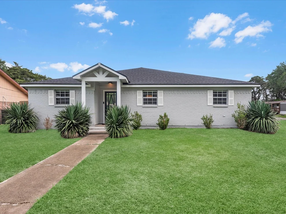 Unit for sale at 904 Kimmons Drive, Alvin, TX 77511