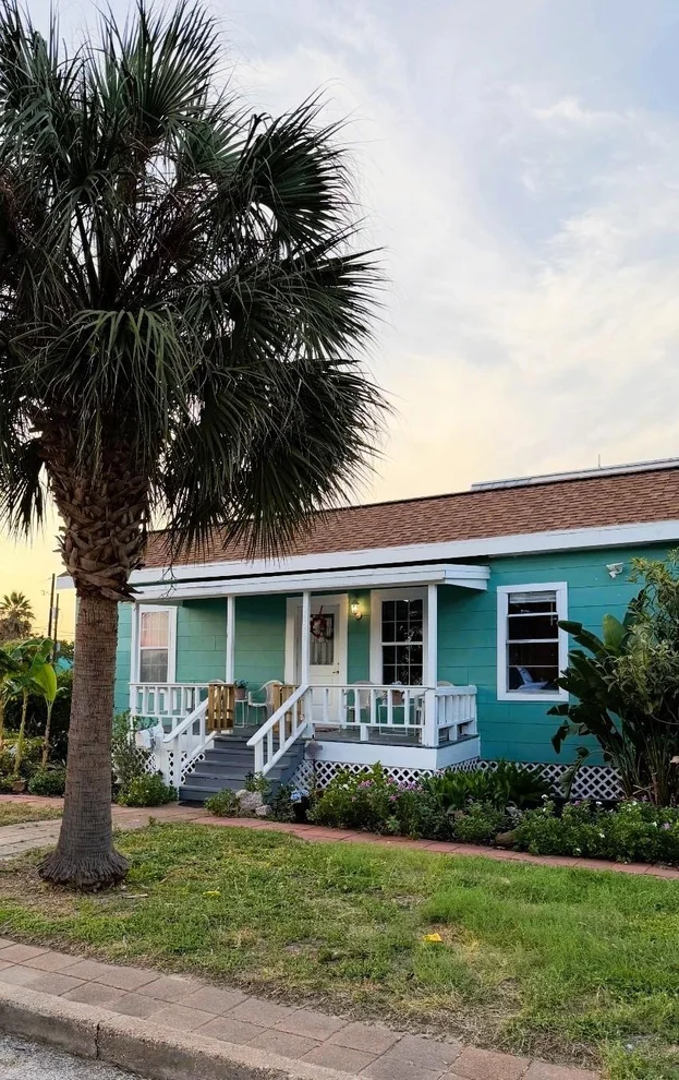 Unit for sale at 1028 Avenue L, Galveston, TX 77550