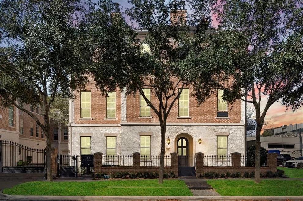 Unit for sale at 2106 Briarglen Drive, Houston, TX 77027