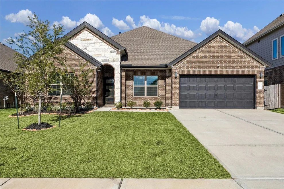 Unit for sale at 727 Kingwood Drive, League City, TX 77573