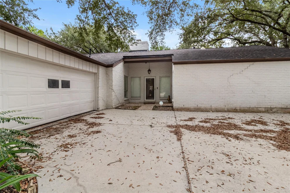 Unit for sale at 11302 Piping Rock Drive, Houston, TX 77077