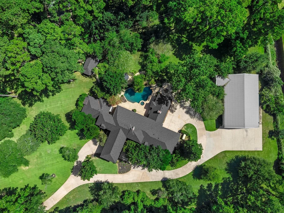 Unit for sale at 18022 Country Hills, Tomball, TX 77377