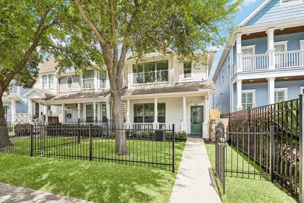 Unit for sale at 217 W 24th Street, Houston, TX 77008