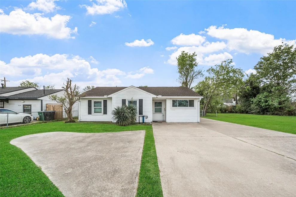 Unit for sale at 7303 Long Point Road, Houston, TX 77055