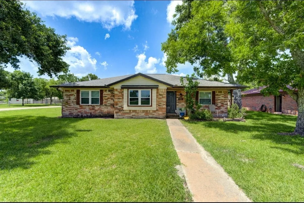 Unit for sale at 1226 Ave H, Danbury, TX 77534