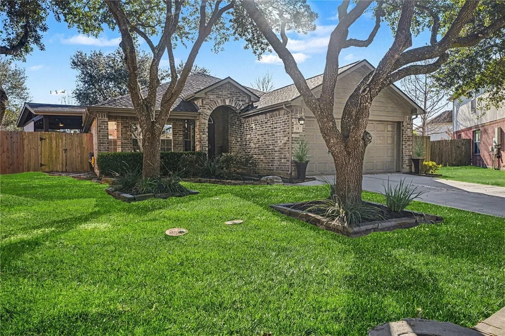 Unit for sale at 131 Breezy Shore Court, Dickinson, TX 77539
