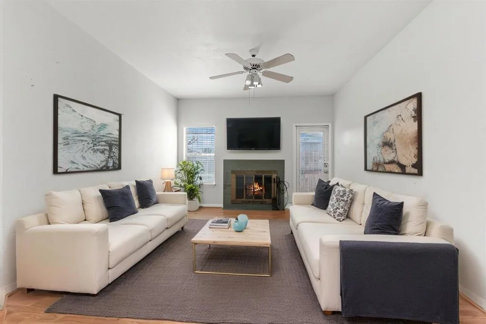 Unit for sale at 2011 Spenwick Dr, Houston, TX 77055