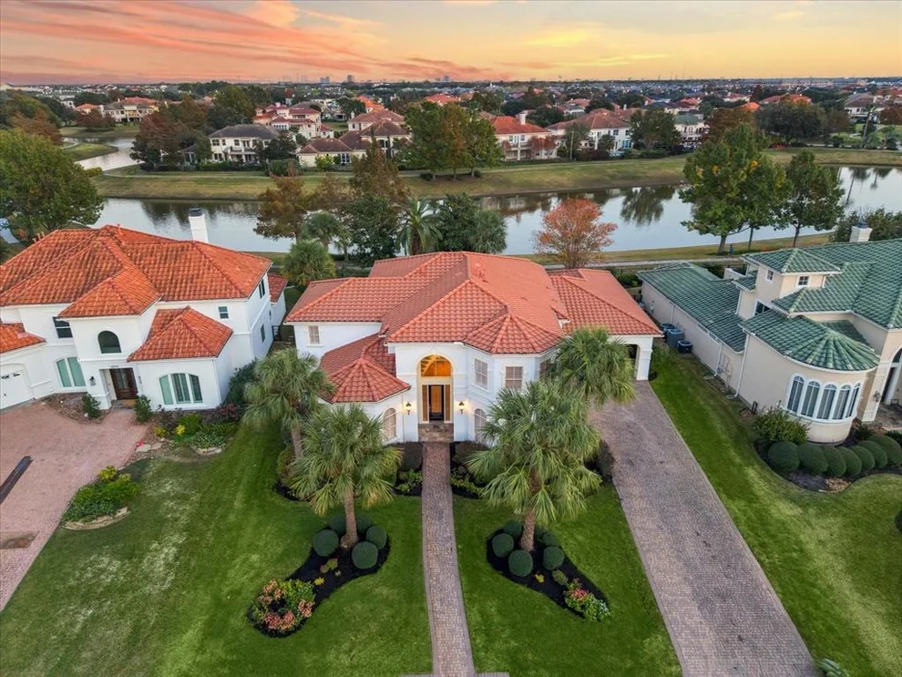 Unit for sale at 2025 Diamond Springs Drive, Houston, TX 77077