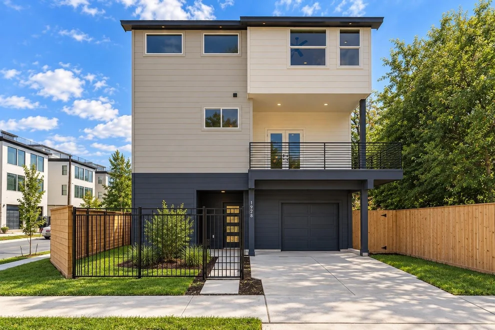 Unit for sale at 1928 Gregg Street, Houston, TX 77020