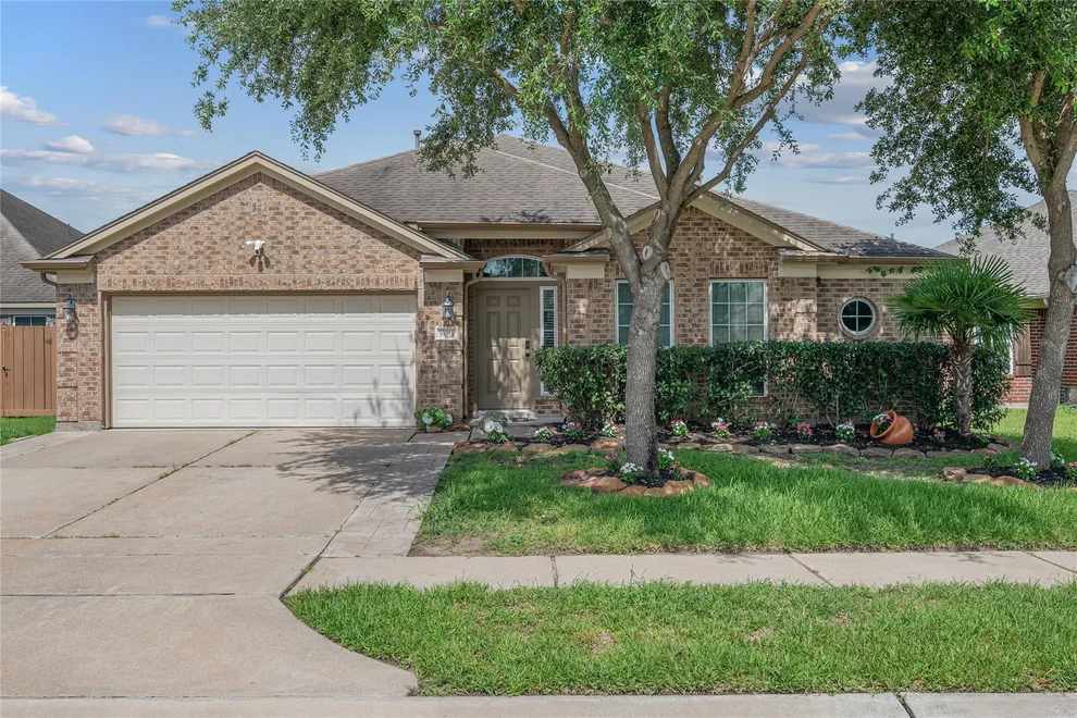 Unit for sale at 8011 Devon Lee Court, Houston, TX 77040